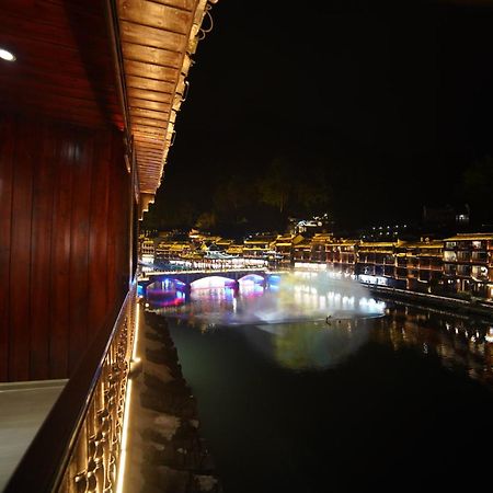 Fenghuang Ancient Town Lazy Cat Riverside Inn Exterior foto