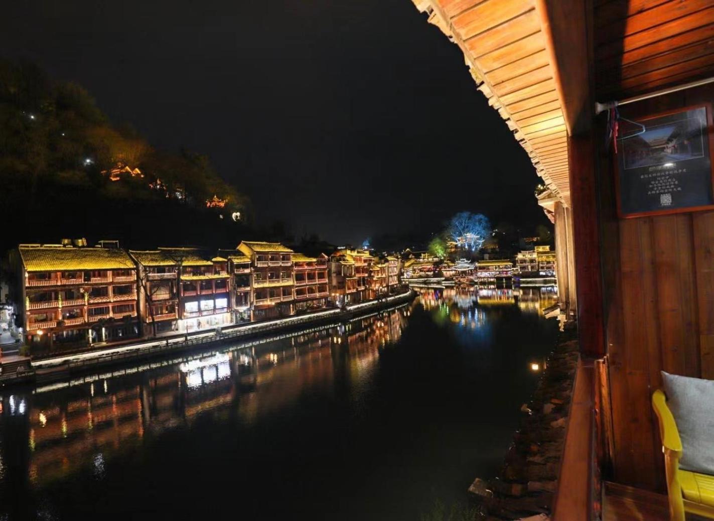 Fenghuang Ancient Town Lazy Cat Riverside Inn Exterior foto