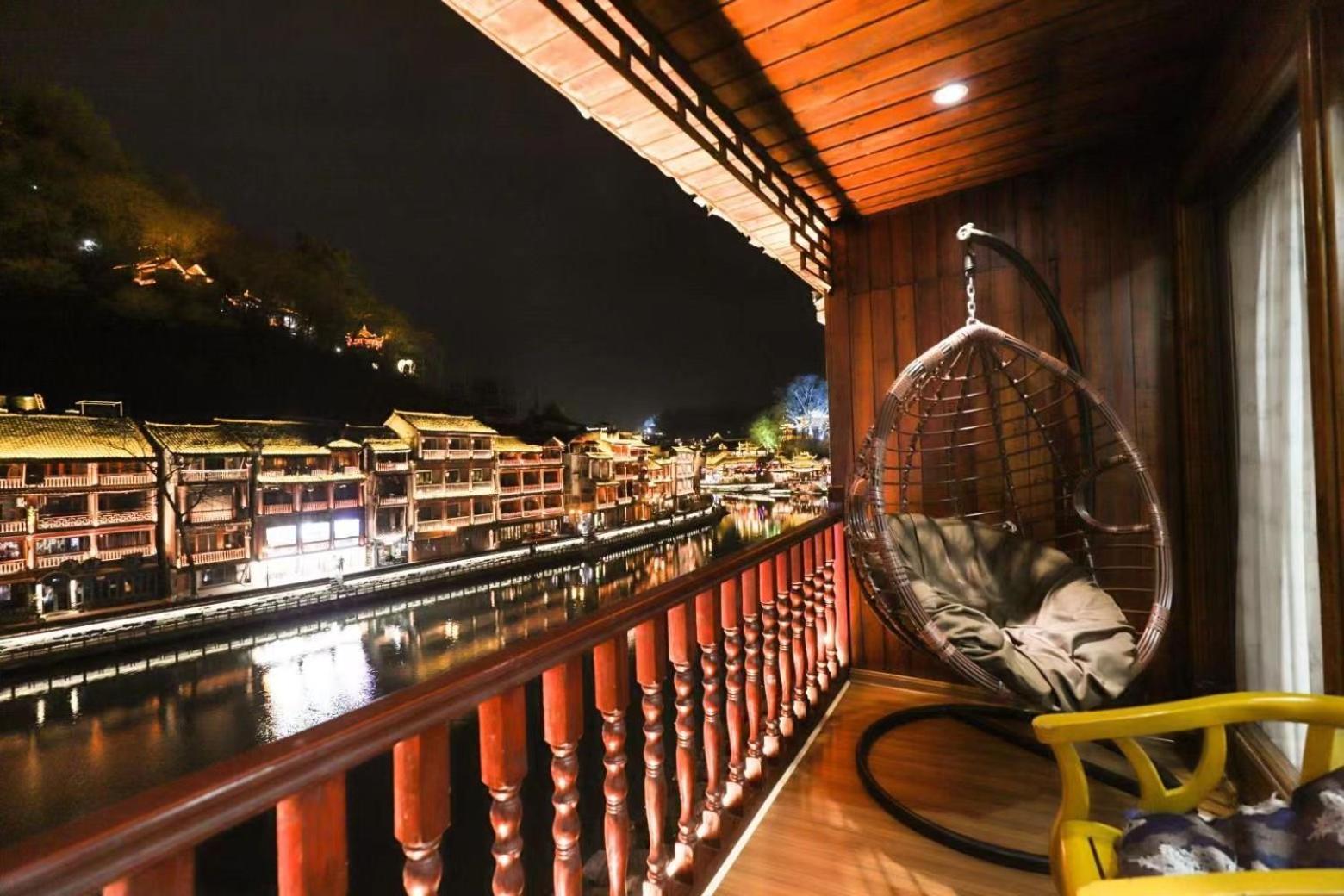 Fenghuang Ancient Town Lazy Cat Riverside Inn Exterior foto