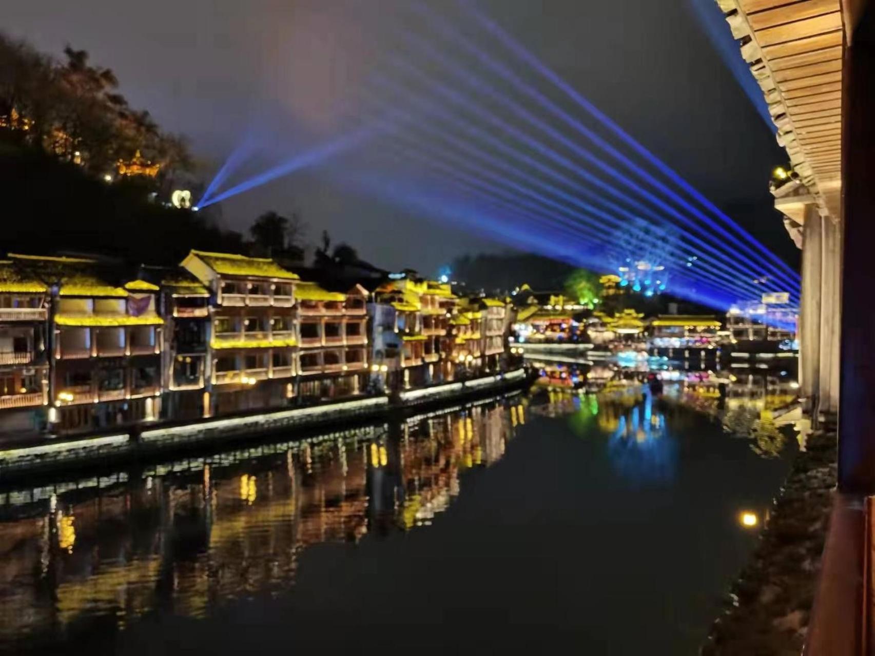 Fenghuang Ancient Town Lazy Cat Riverside Inn Exterior foto