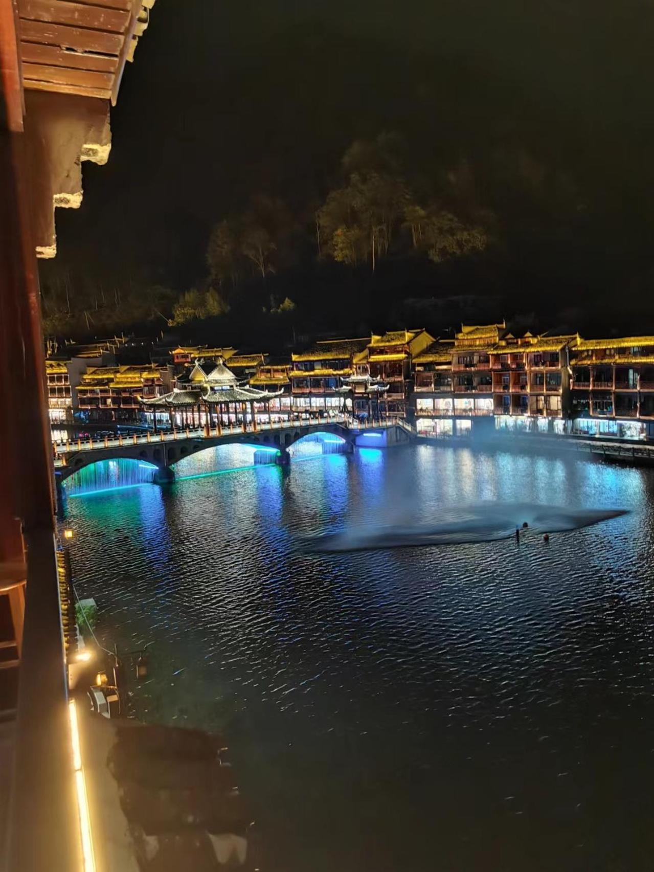 Fenghuang Ancient Town Lazy Cat Riverside Inn Exterior foto
