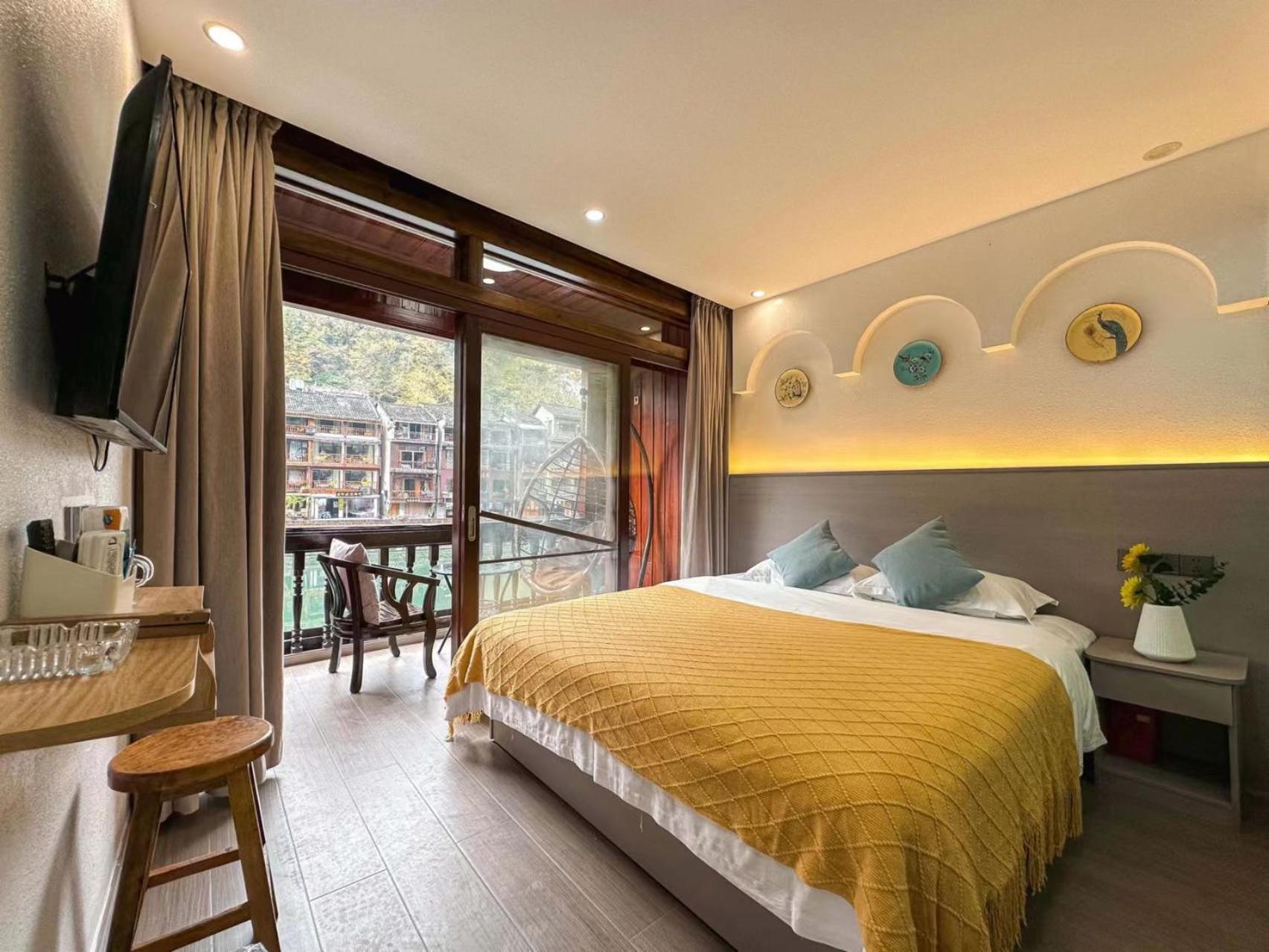 Fenghuang Ancient Town Lazy Cat Riverside Inn Exterior foto