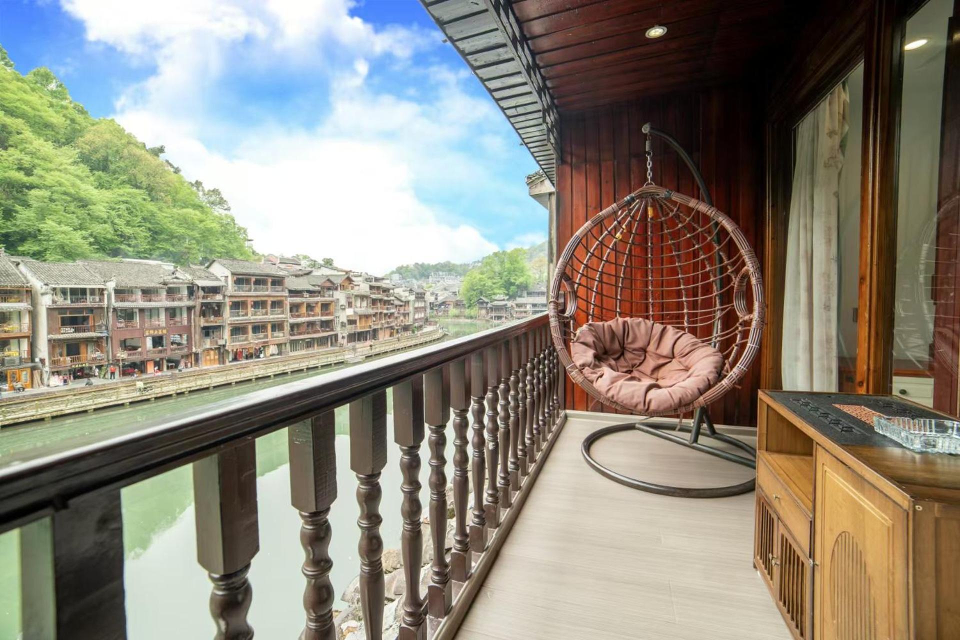 Fenghuang Ancient Town Lazy Cat Riverside Inn Exterior foto