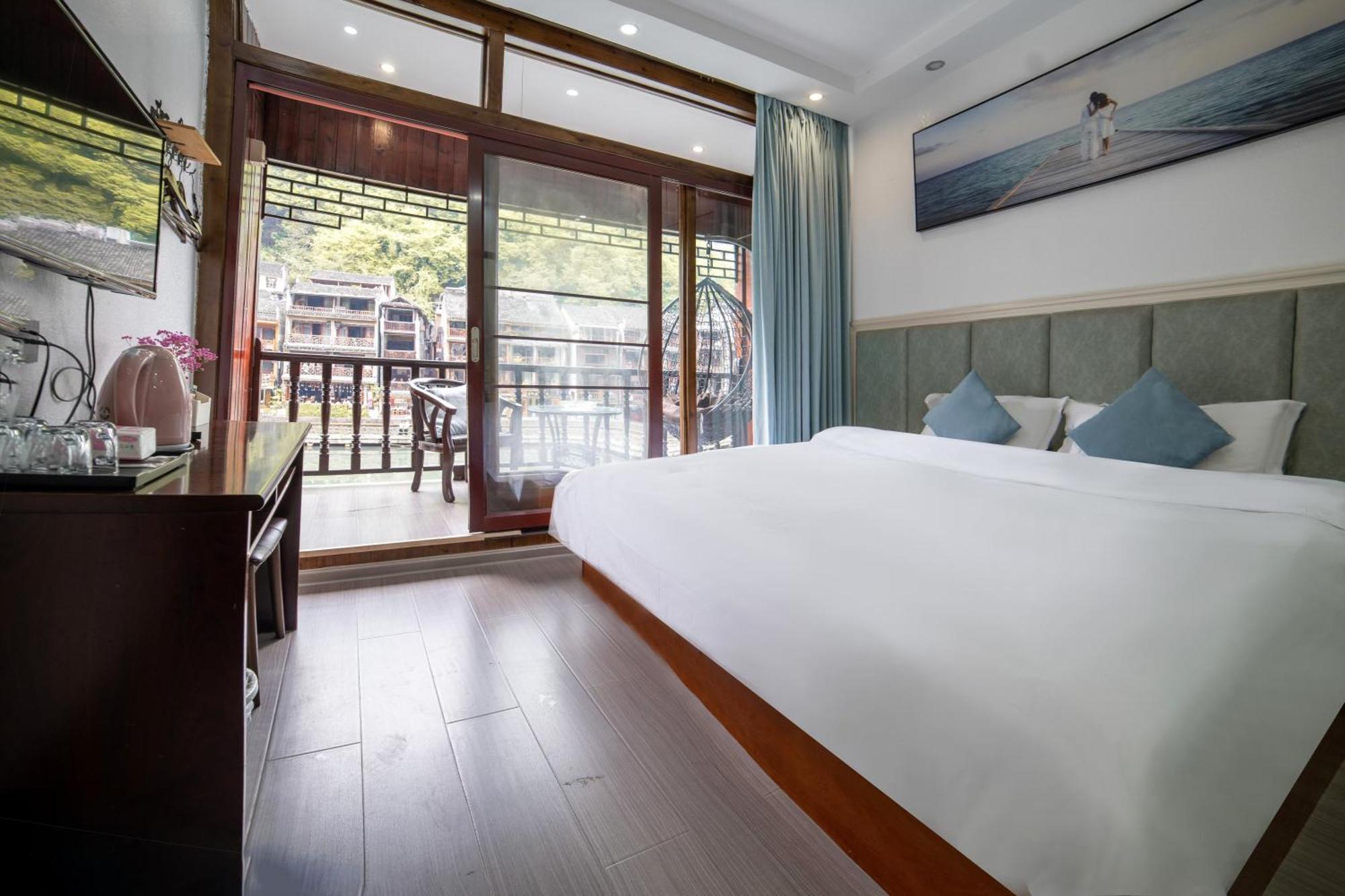 Fenghuang Ancient Town Lazy Cat Riverside Inn Exterior foto
