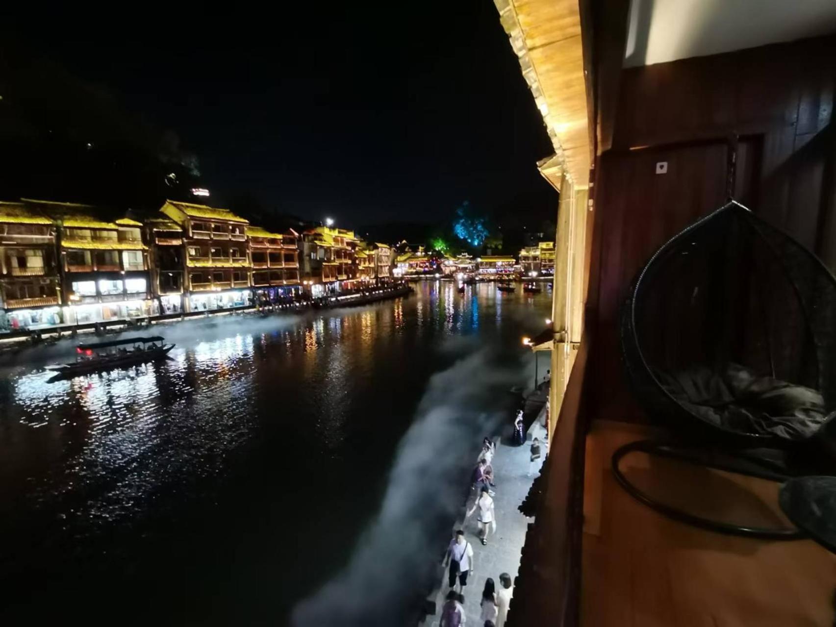 Fenghuang Ancient Town Lazy Cat Riverside Inn Exterior foto
