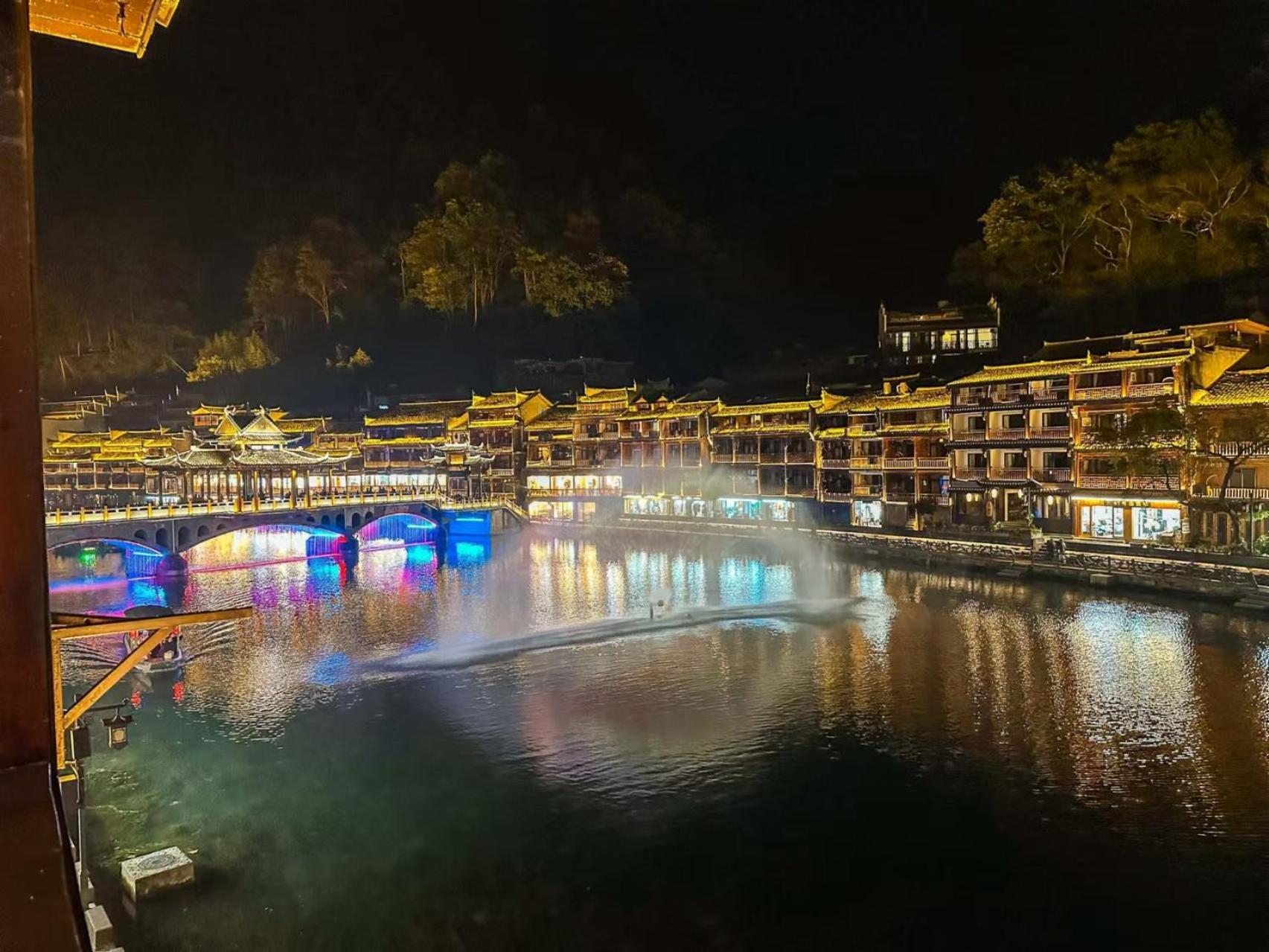 Fenghuang Ancient Town Lazy Cat Riverside Inn Exterior foto