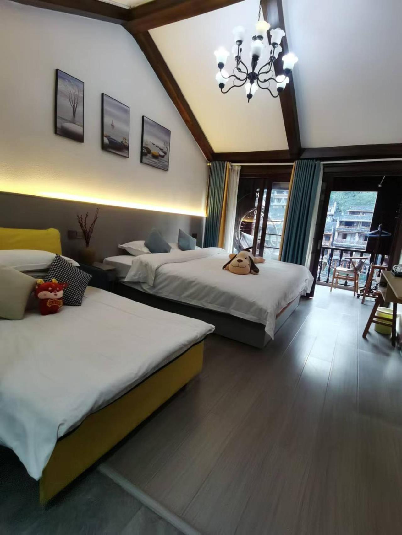 Fenghuang Ancient Town Lazy Cat Riverside Inn Exterior foto